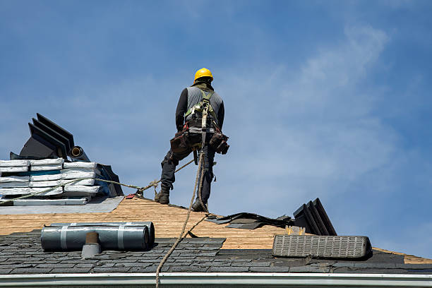 Professional Gutter Installation technician working in Richmond, UT